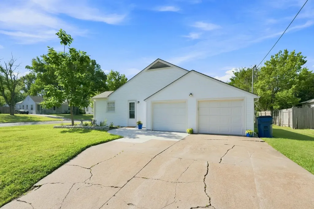 353 N Pinecrest Avenue Wichita KS 67208