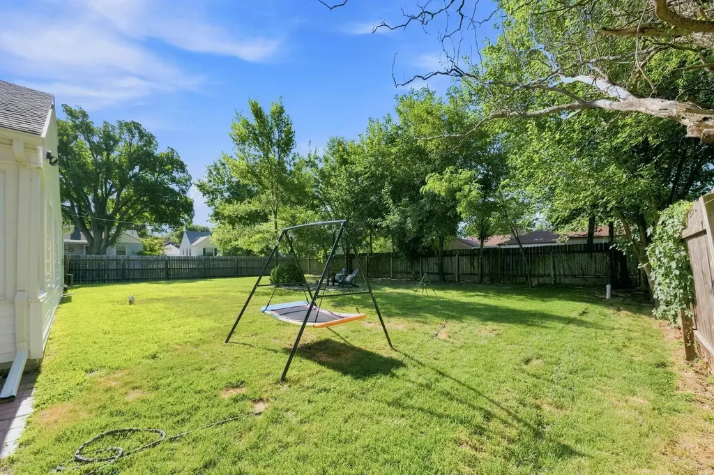 353 N Pinecrest Avenue Wichita KS 67208