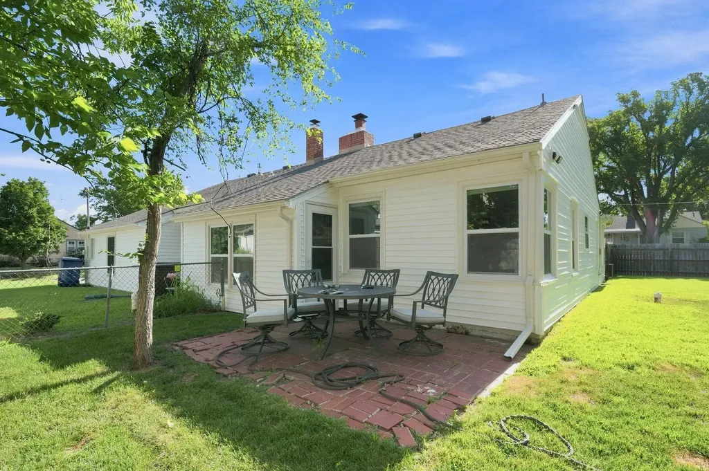 353 N Pinecrest Avenue Wichita KS 67208