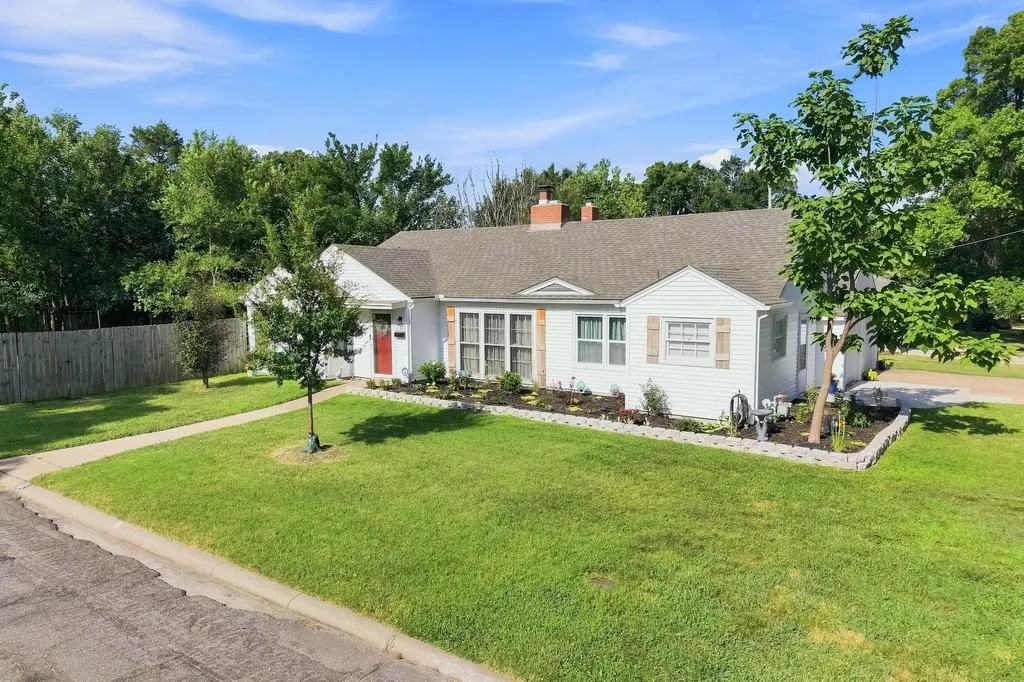 353 N Pinecrest Avenue Wichita KS 67208
