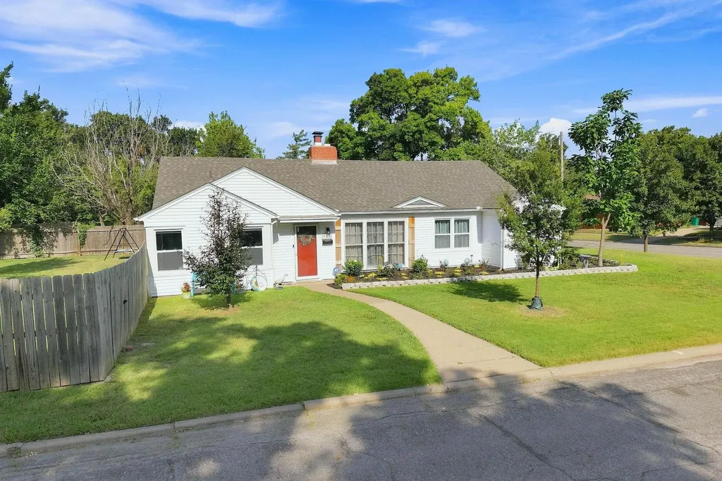 353 N Pinecrest Avenue Wichita KS 67208