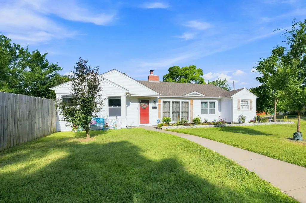 353 N Pinecrest Avenue Wichita KS 67208
