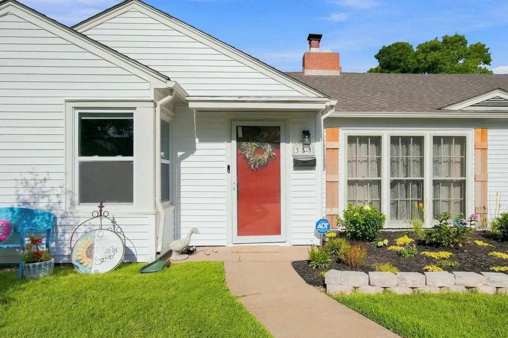 353 N Pinecrest Avenue Wichita KS 67208