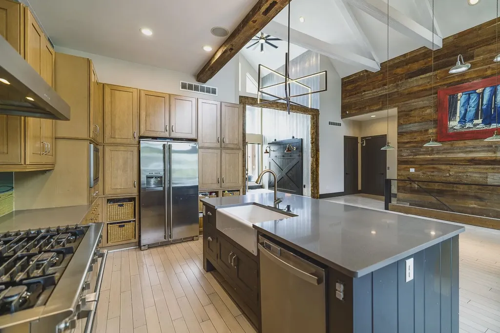 11026 W Hollywood Wichita KS 67215