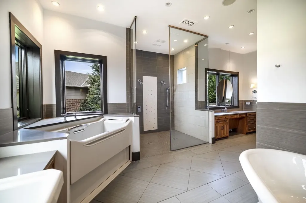 11026 W Hollywood Wichita KS 67215