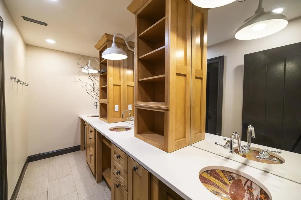11026 W Hollywood Wichita KS 67215