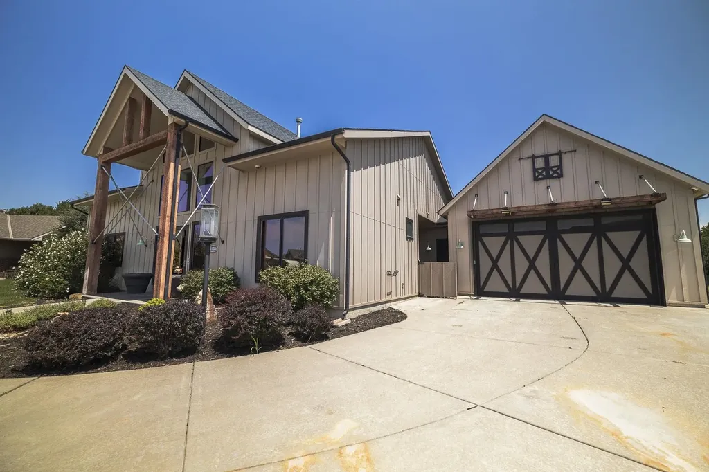 11026 W Hollywood Wichita KS 67215