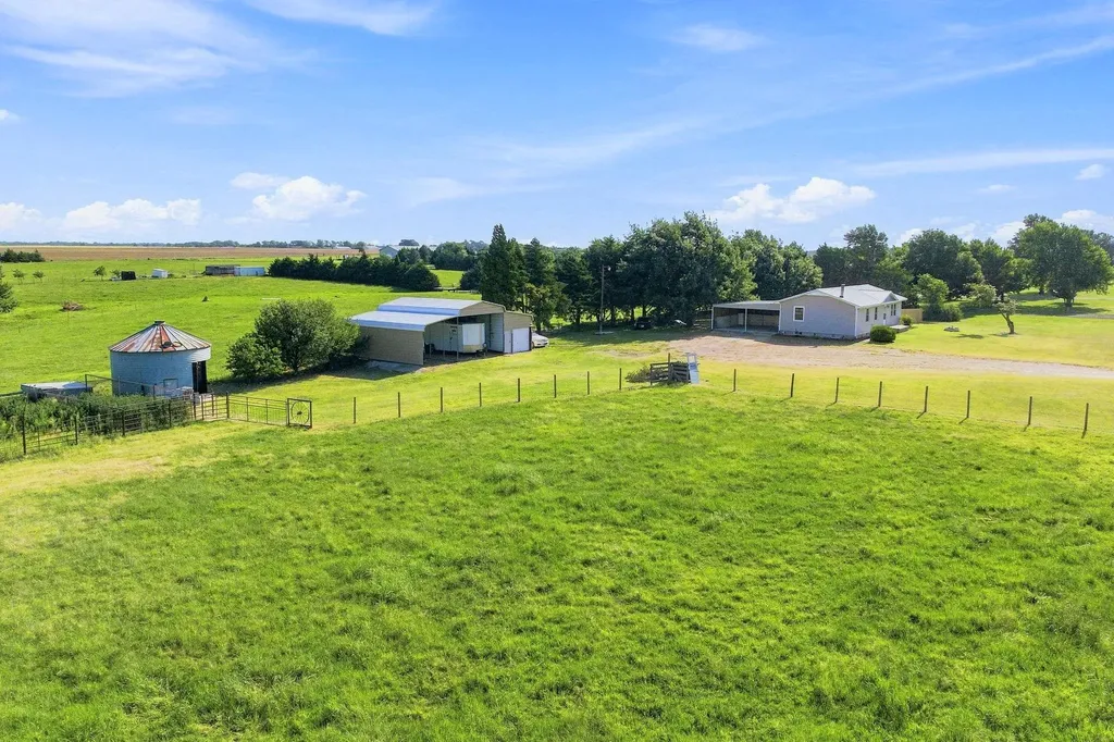 30220 W 39th Street S Garden Plain KS 67025