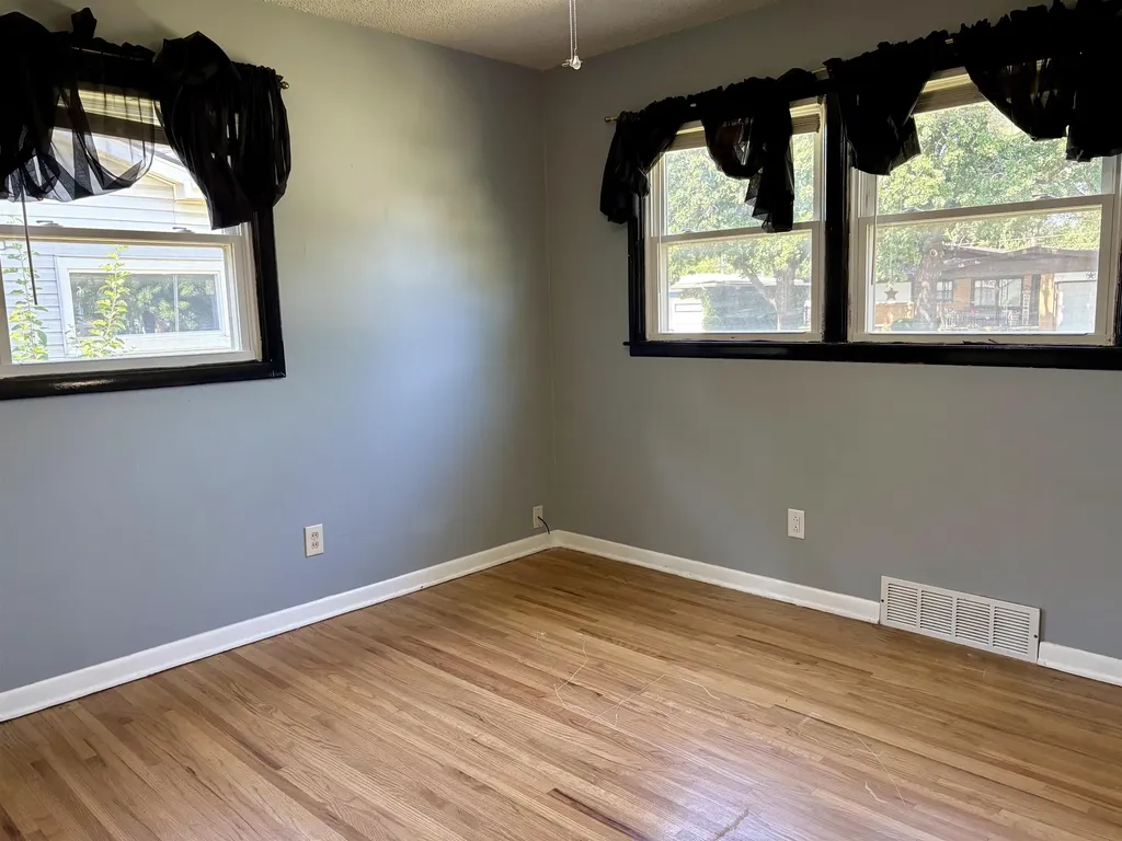 3308 S Custer Wichita KS 67217