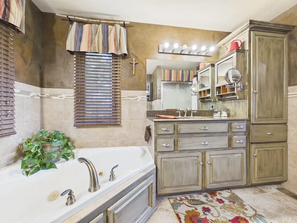 314 N Bay Country Street Wichita KS 67235
