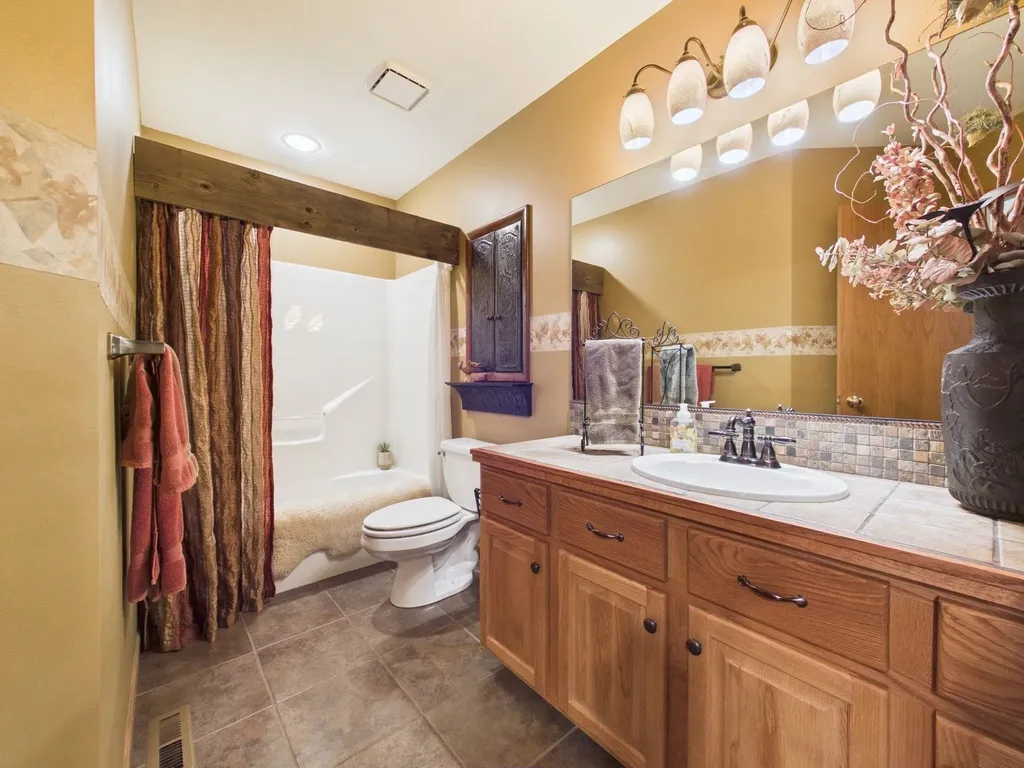 314 N Bay Country Street Wichita KS 67235