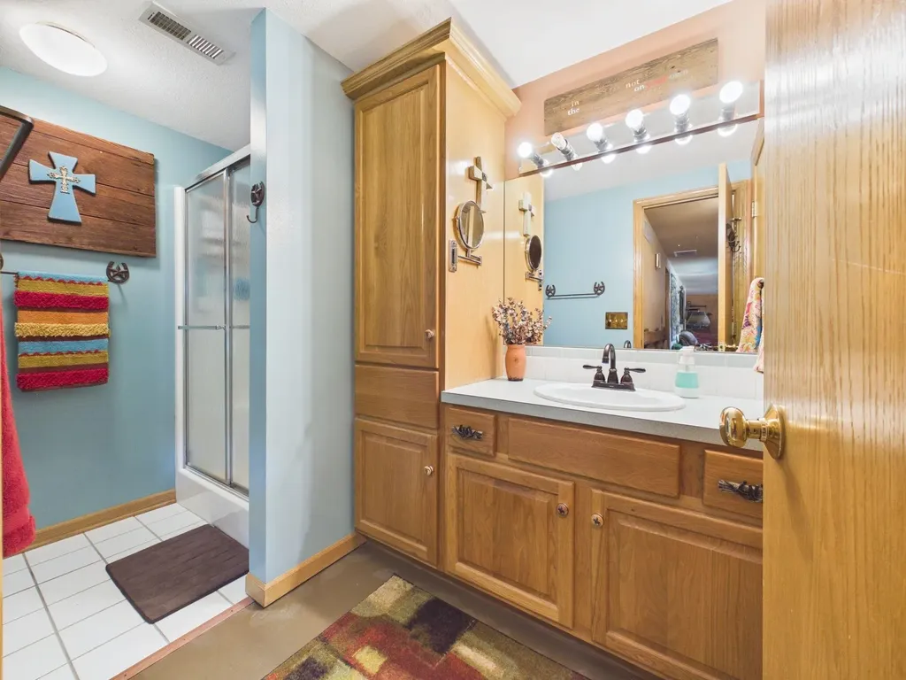 314 N Bay Country Street Wichita KS 67235