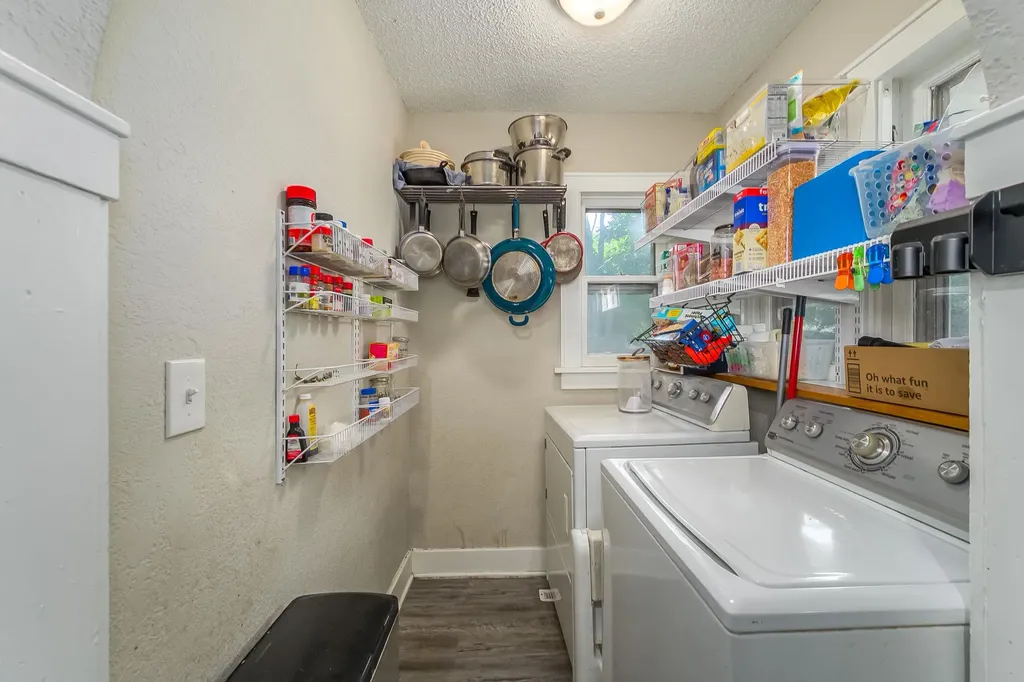 661 N Estelle Avenue Wichita KS 67214-4636
