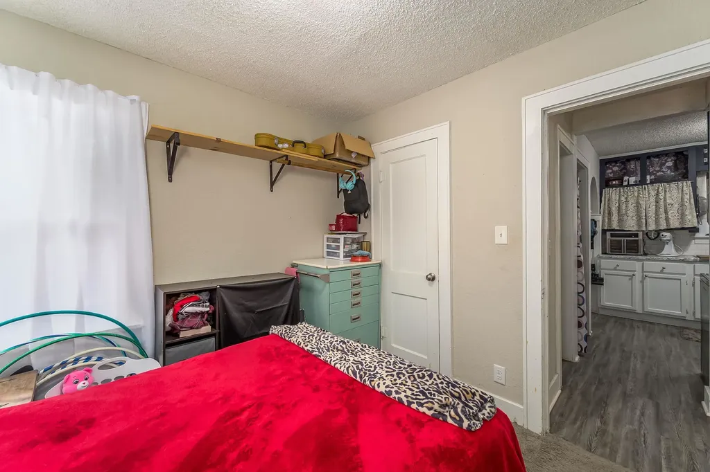 661 N Estelle Avenue Wichita KS 67214-4636