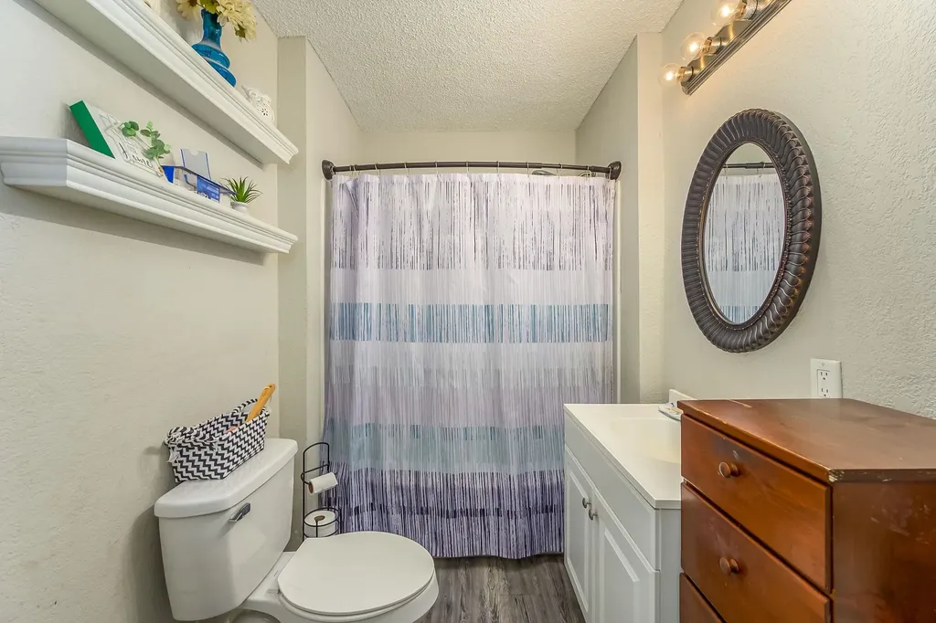 661 N Estelle Avenue Wichita KS 67214-4636