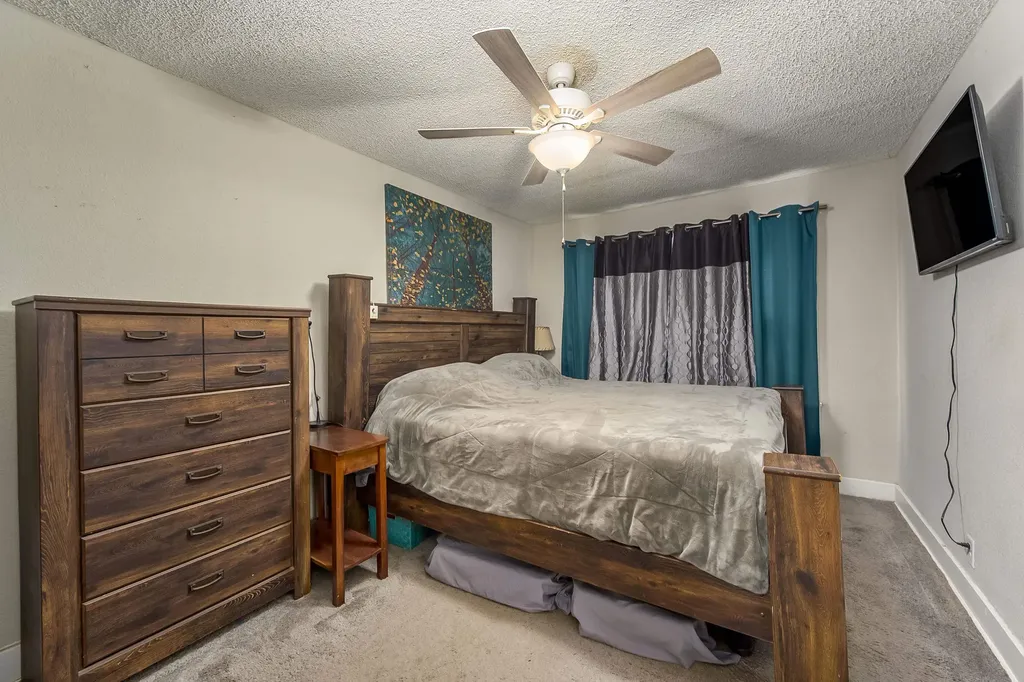 661 N Estelle Avenue Wichita KS 67214-4636