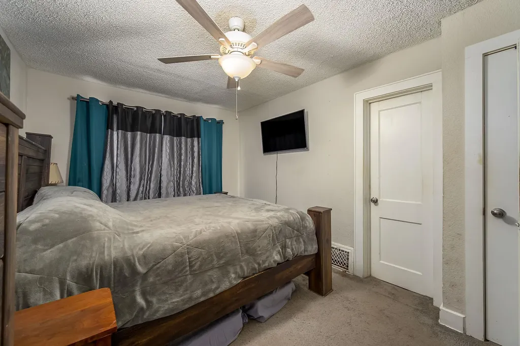 661 N Estelle Avenue Wichita KS 67214-4636
