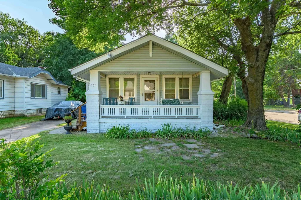 661 N Estelle Avenue Wichita KS 67214-4636