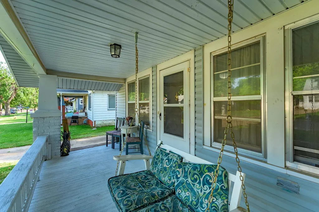 661 N Estelle Avenue Wichita KS 67214-4636