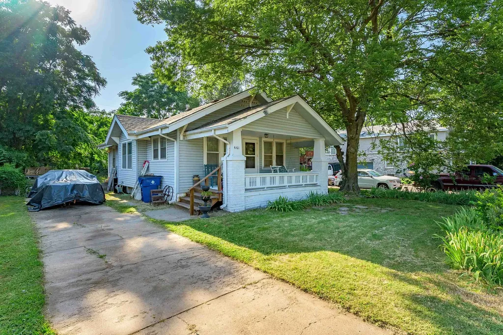 661 N Estelle Avenue Wichita KS 67214-4636