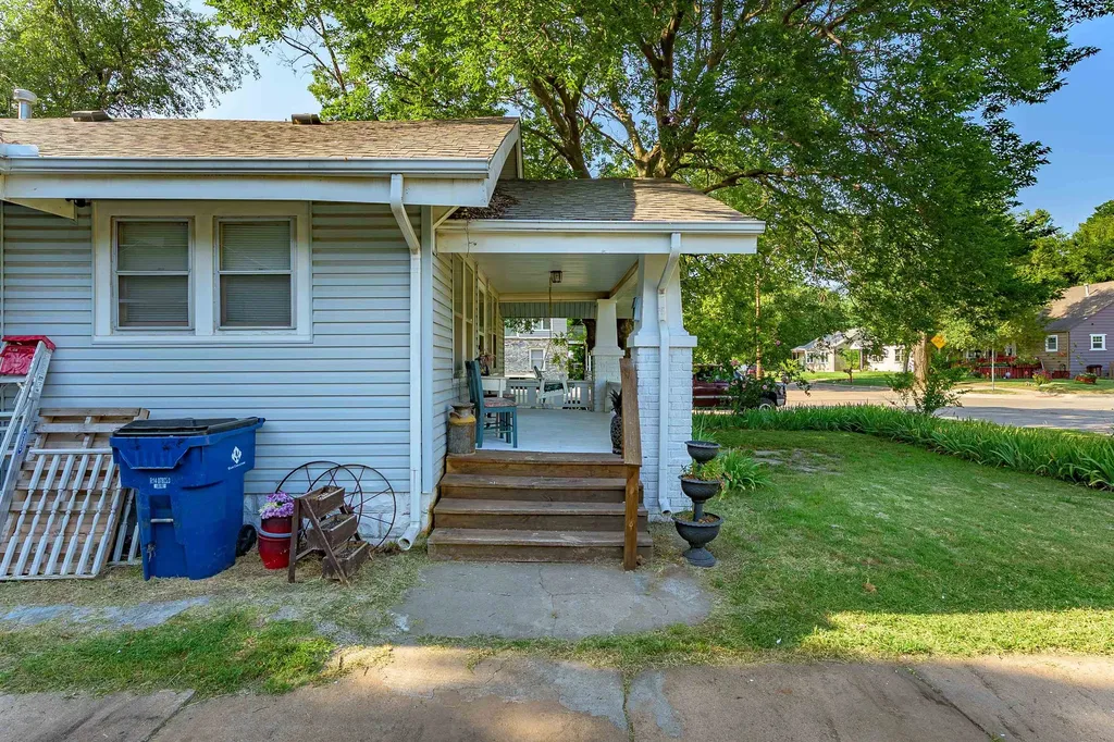 661 N Estelle Avenue Wichita KS 67214-4636
