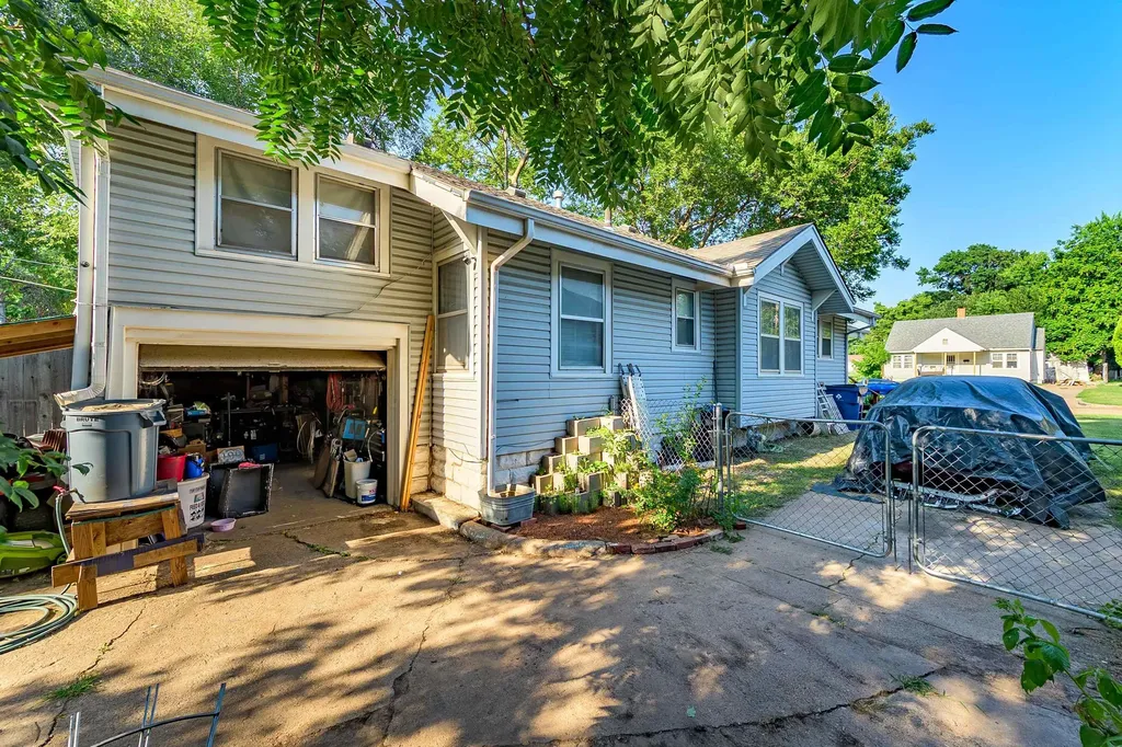 661 N Estelle Avenue Wichita KS 67214-4636