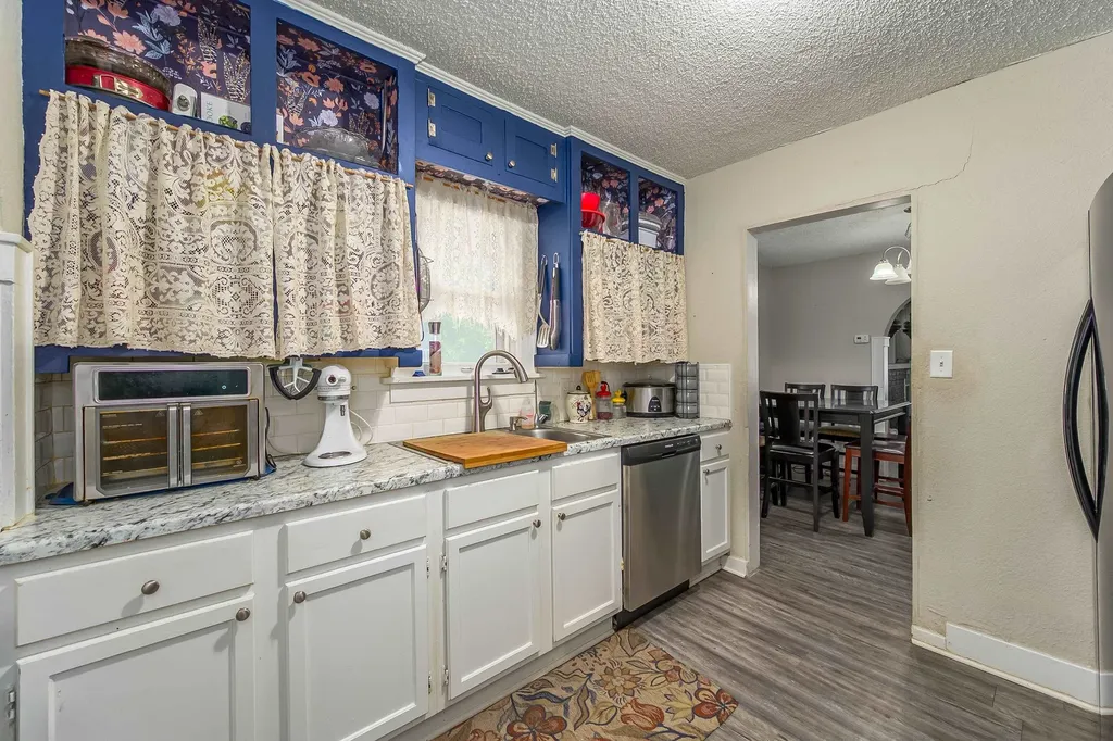 661 N Estelle Avenue Wichita KS 67214-4636