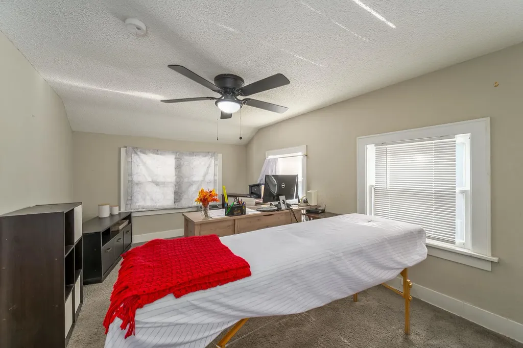661 N Estelle Avenue Wichita KS 67214-4636