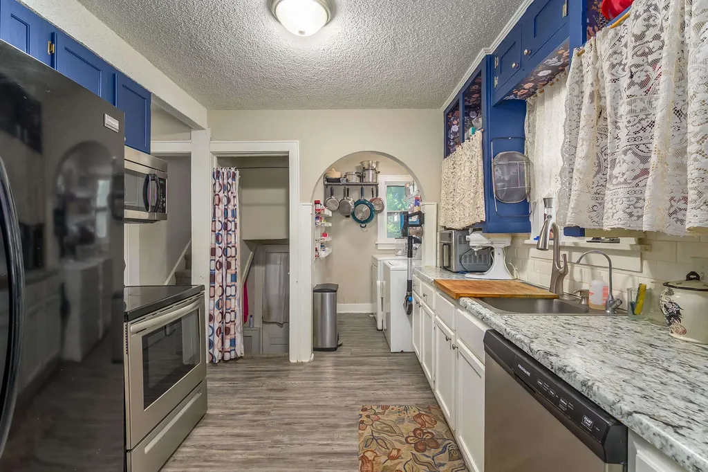 661 N Estelle Avenue Wichita KS 67214-4636