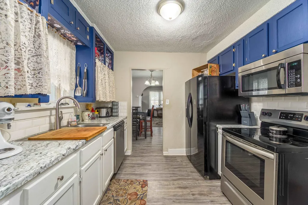 661 N Estelle Avenue Wichita KS 67214-4636