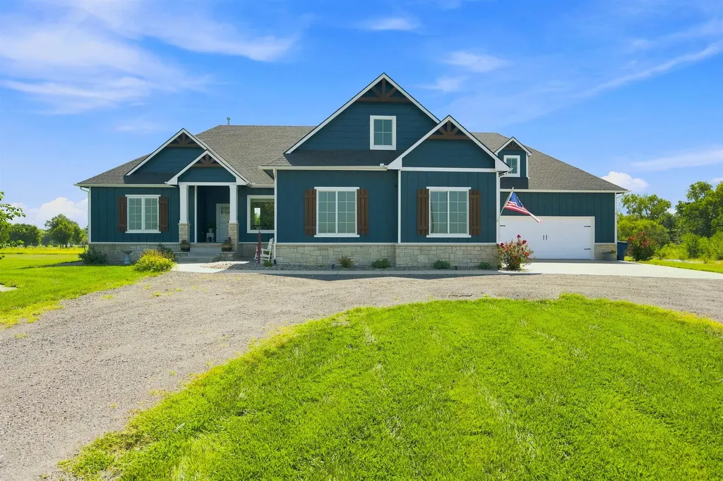 1042 N Lake Road Cheney KS 67025-7706