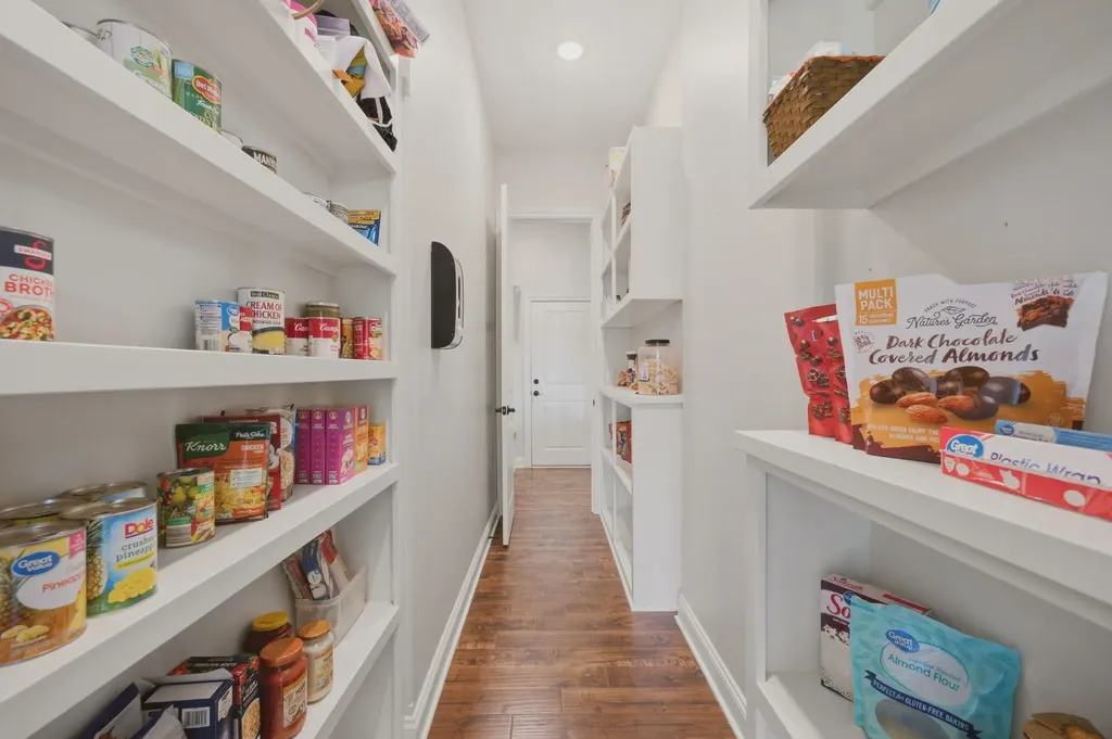1042 N Lake Road Cheney KS 67025-7706