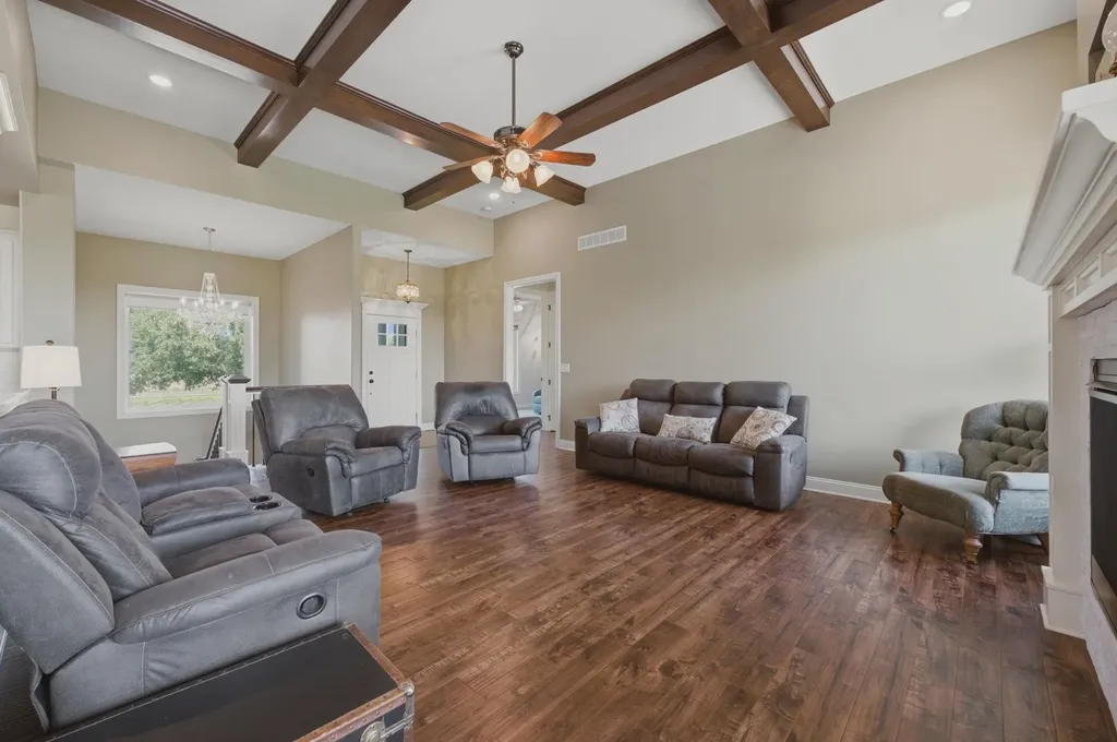 1042 N Lake Road Cheney KS 67025-7706
