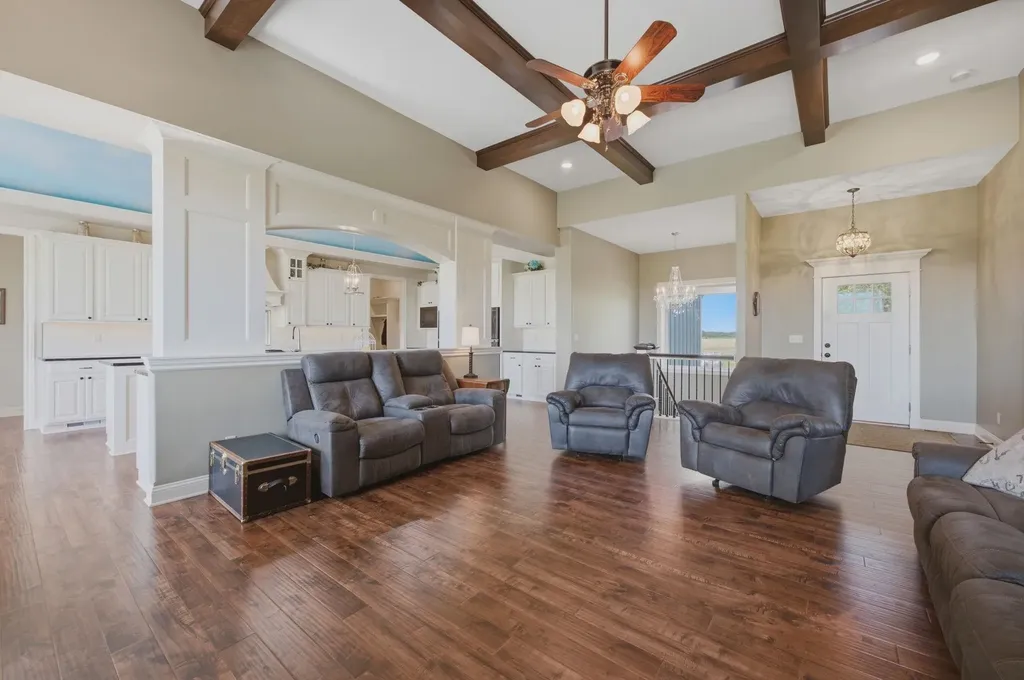 1042 N Lake Road Cheney KS 67025-7706