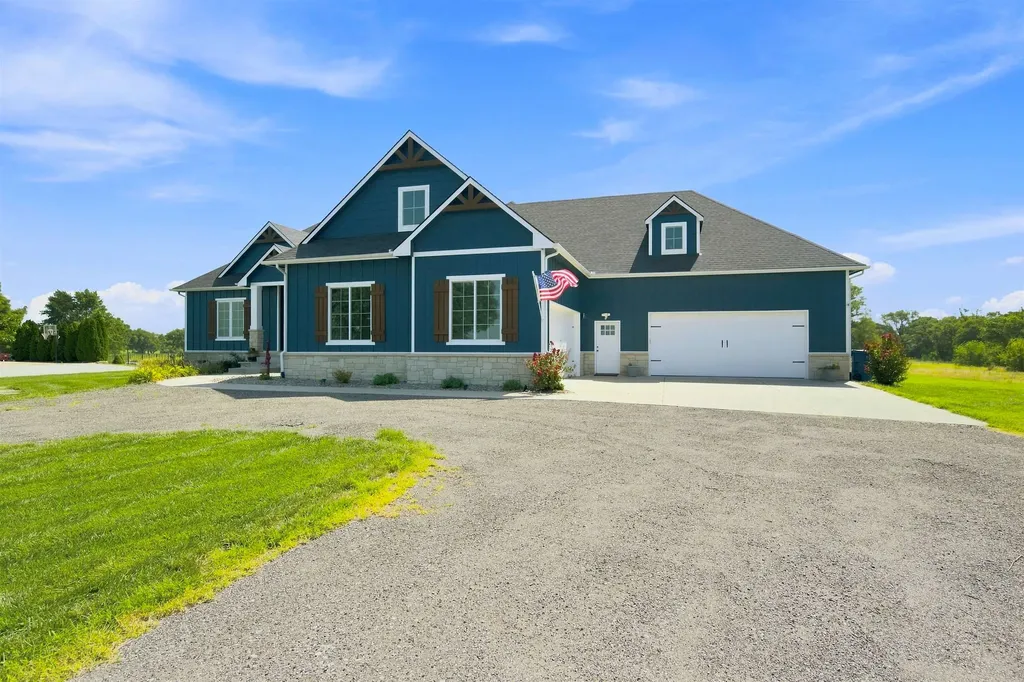 1042 N Lake Road Cheney KS 67025-7706