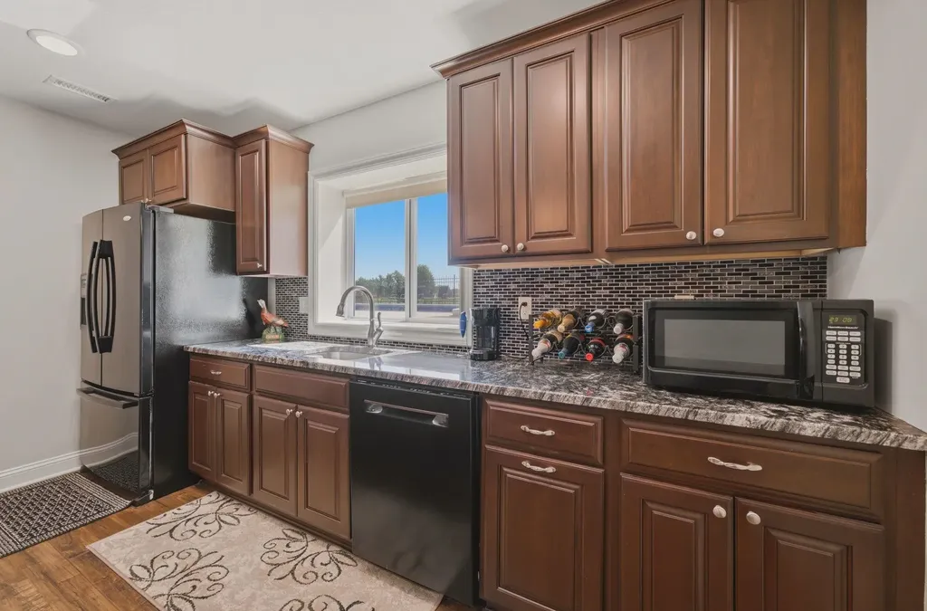 1042 N Lake Road Cheney KS 67025-7706