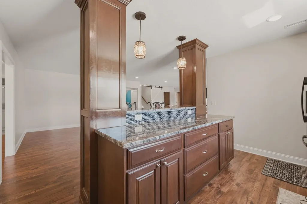 1042 N Lake Road Cheney KS 67025-7706