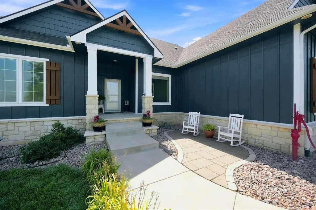 1042 N Lake Road Cheney KS 67025-7706