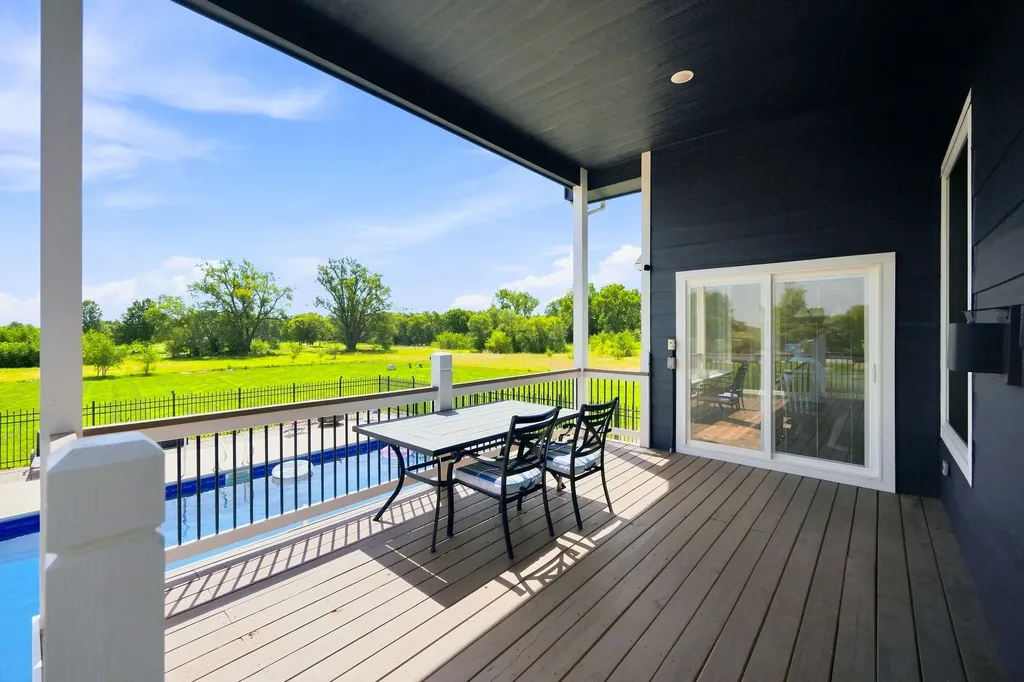 1042 N Lake Road Cheney KS 67025-7706