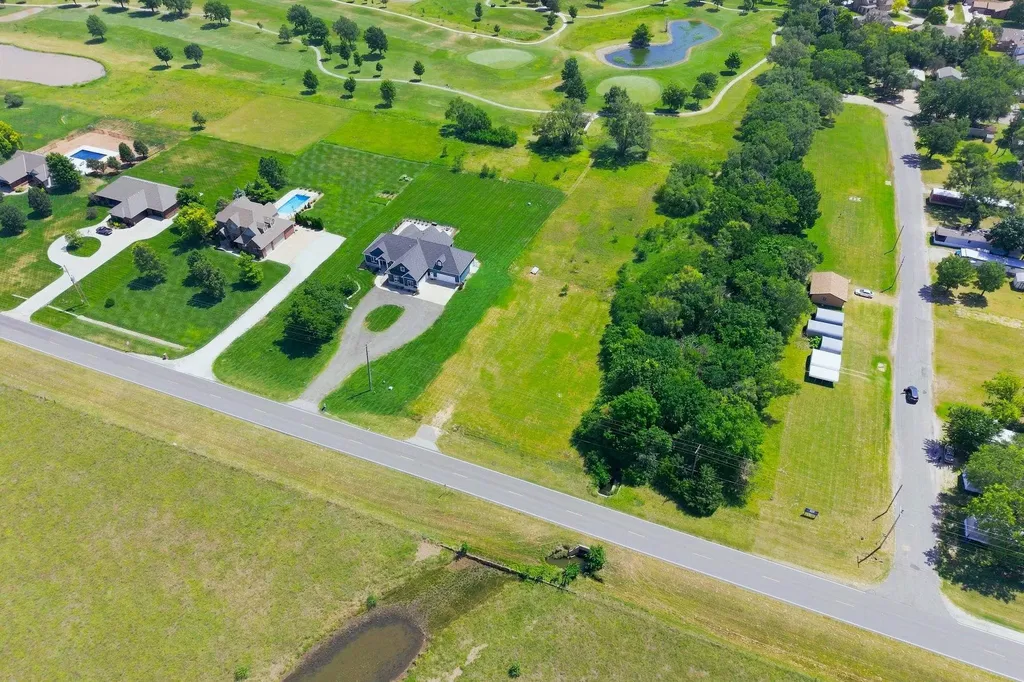 1042 N Lake Road Cheney KS 67025-7706