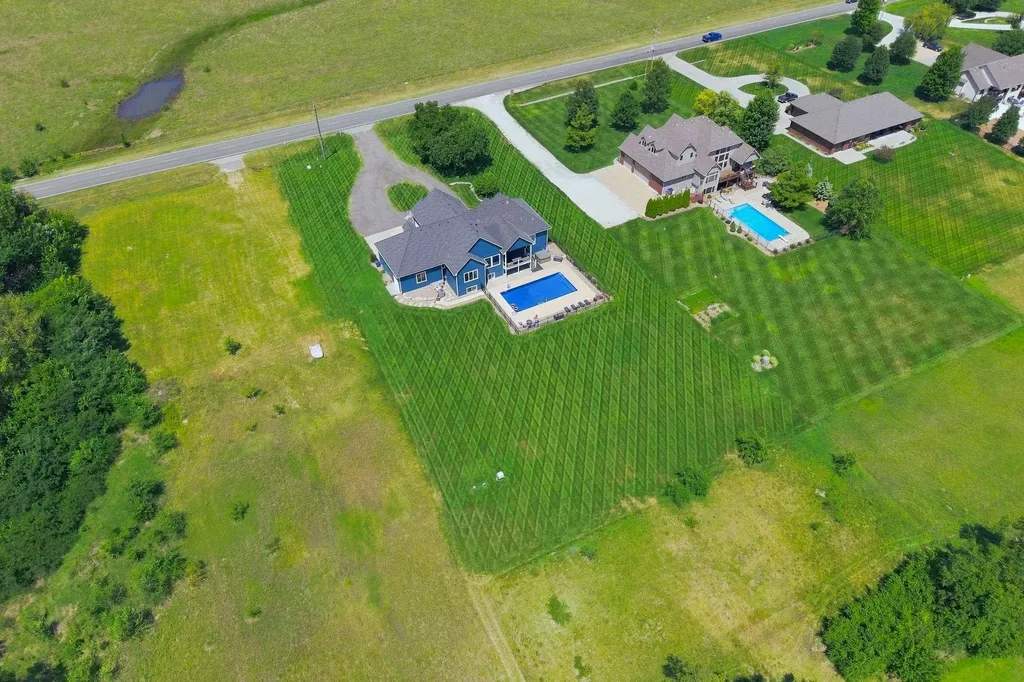 1042 N Lake Road Cheney KS 67025-7706