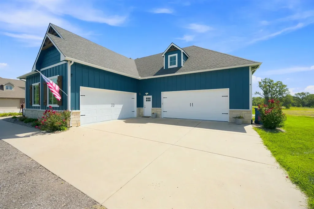 1042 N Lake Road Cheney KS 67025-7706