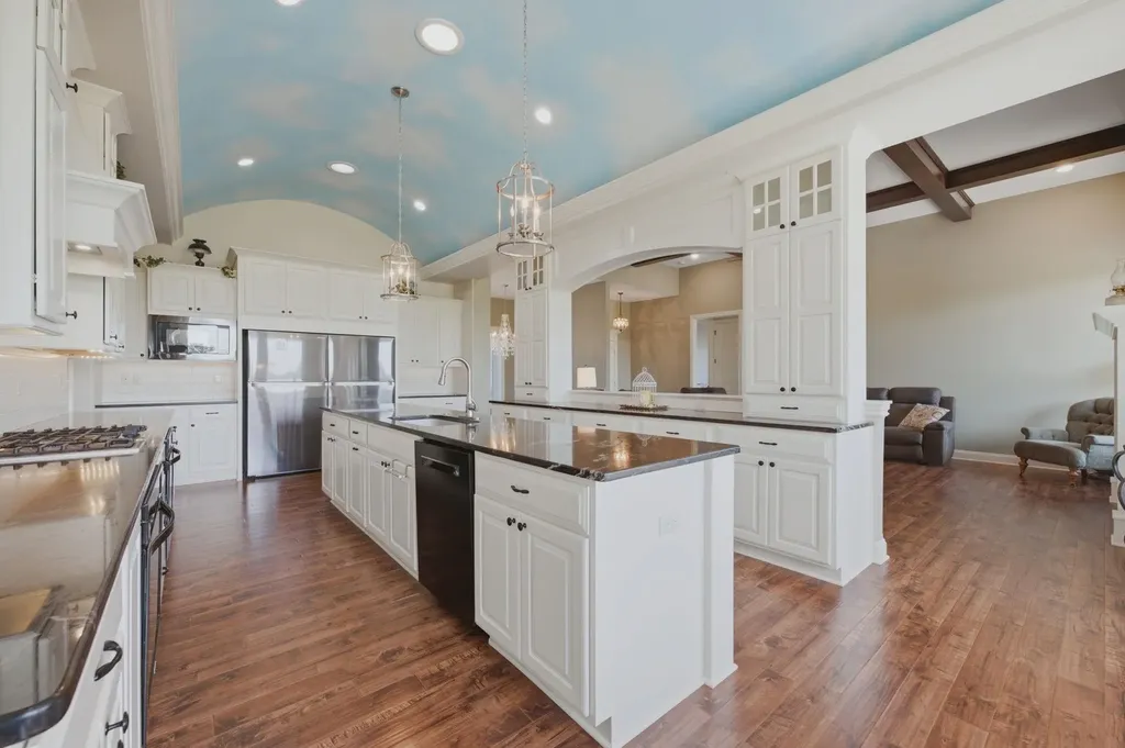 1042 N Lake Road Cheney KS 67025-7706