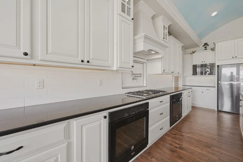 1042 N Lake Road Cheney KS 67025-7706