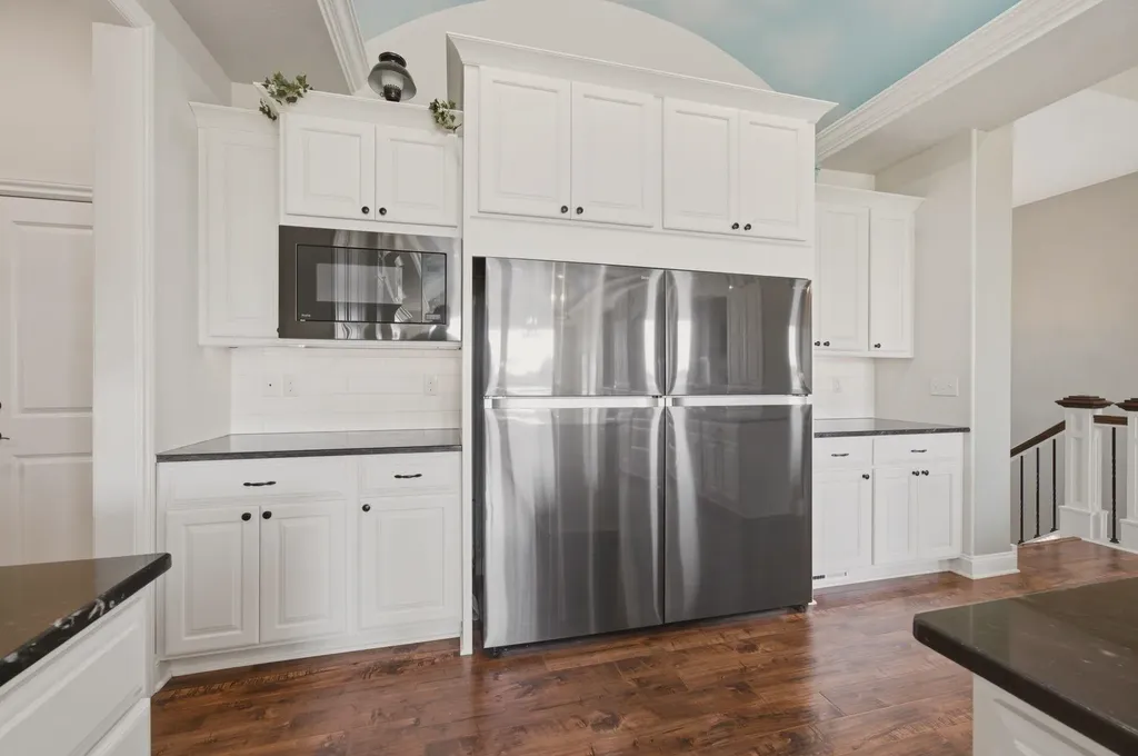 1042 N Lake Road Cheney KS 67025-7706