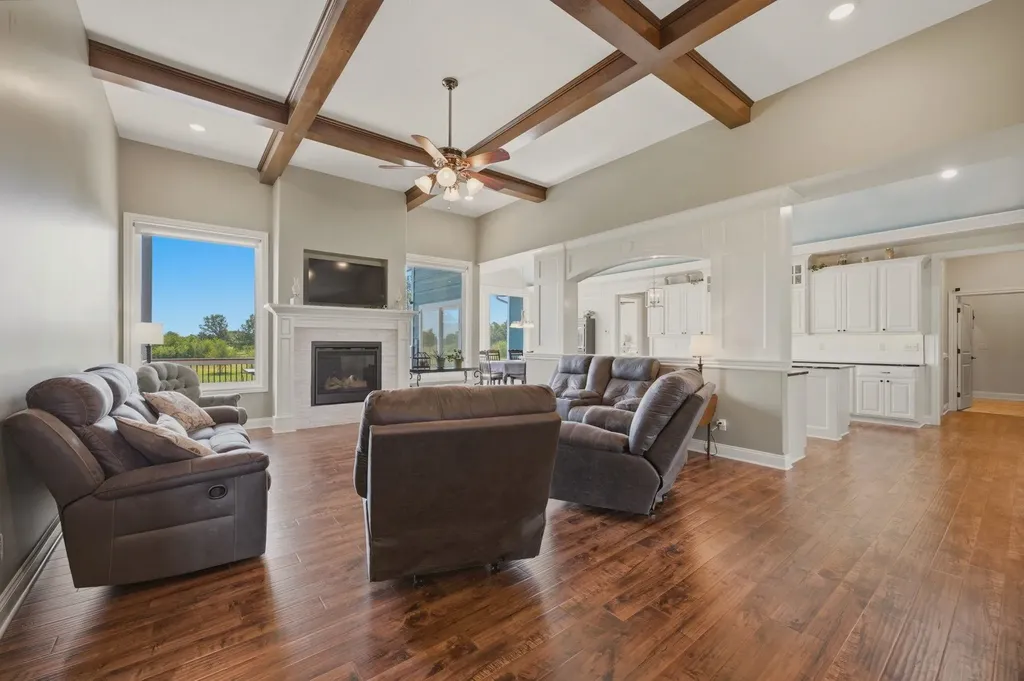 1042 N Lake Road Cheney KS 67025-7706