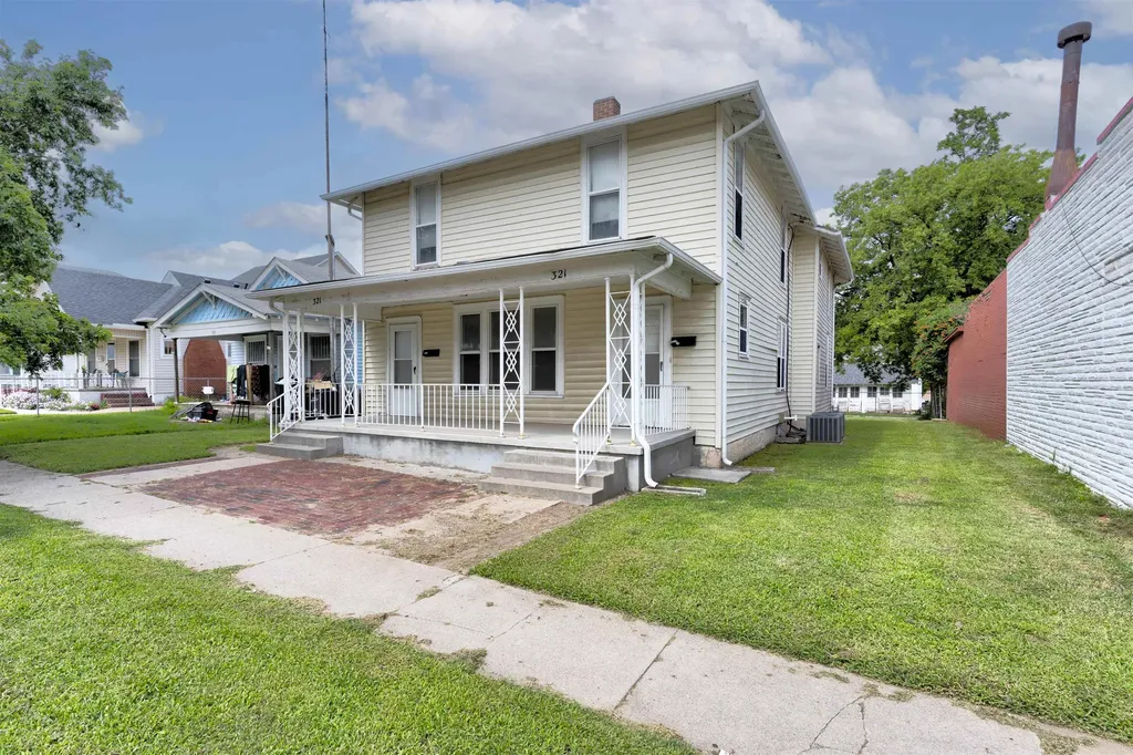 321 N Summit Arkansas City KS 67005