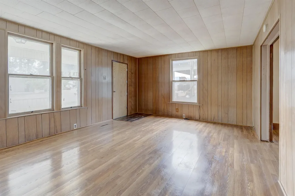 321 N Summit Arkansas City KS 67005