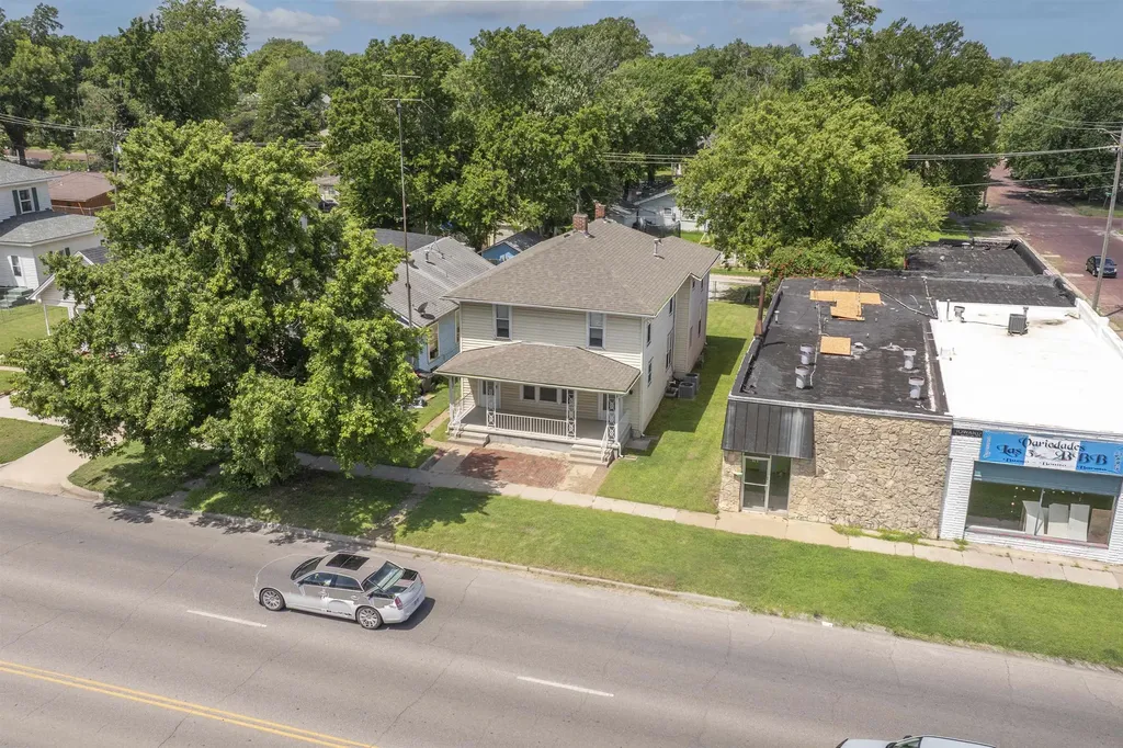321 N Summit Arkansas City KS 67005