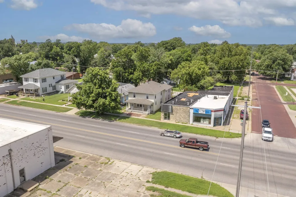 321 N Summit Arkansas City KS 67005